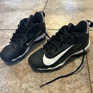 Nike Boys' Alpha Menace 4 Shark BG Football Cleats Football Cleats